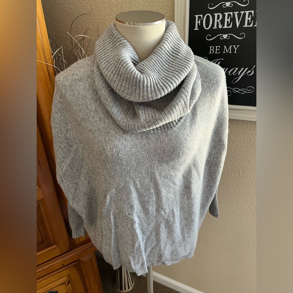 Dreamers, size S. Gray loose turtleneck